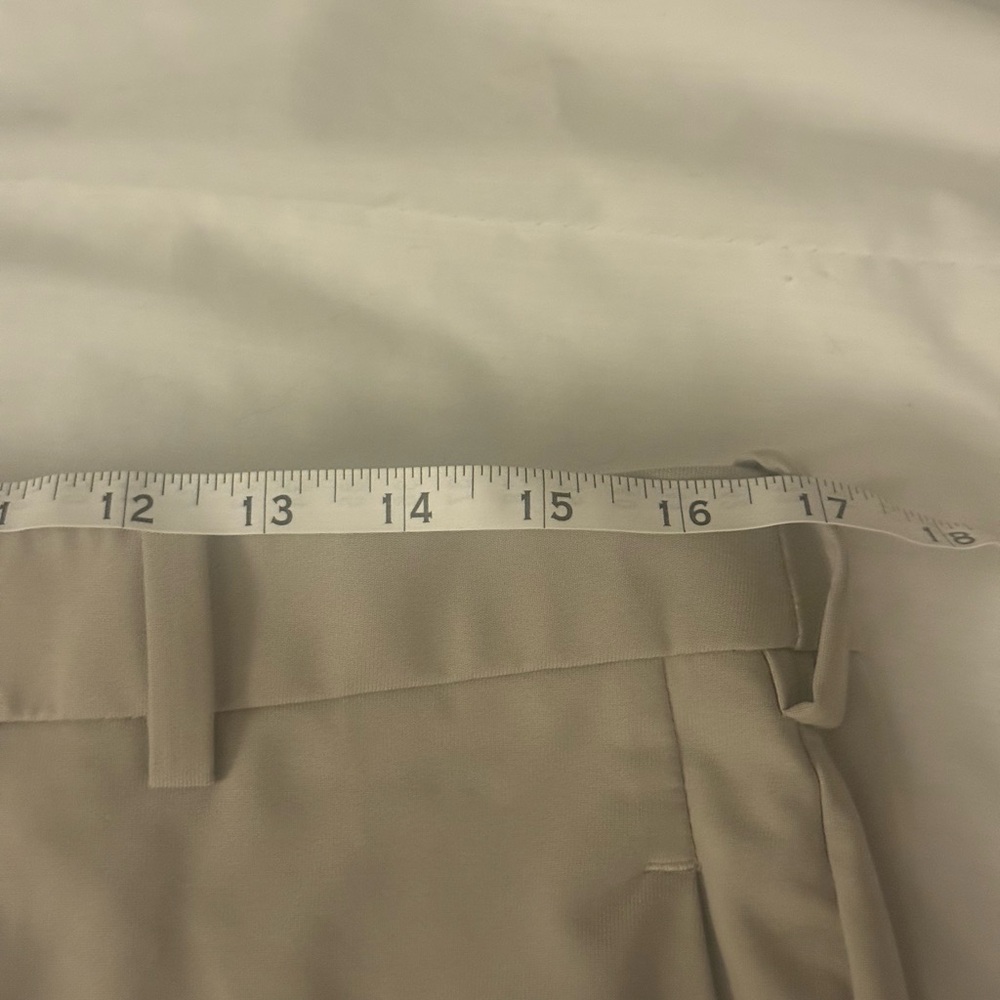 Lululemon Athletica Light Gray Women's Bermudas - Picture 6 of 8